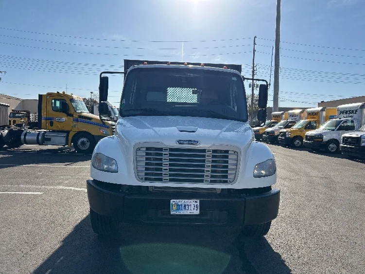 2019 Freightliner M2 106 - image 2