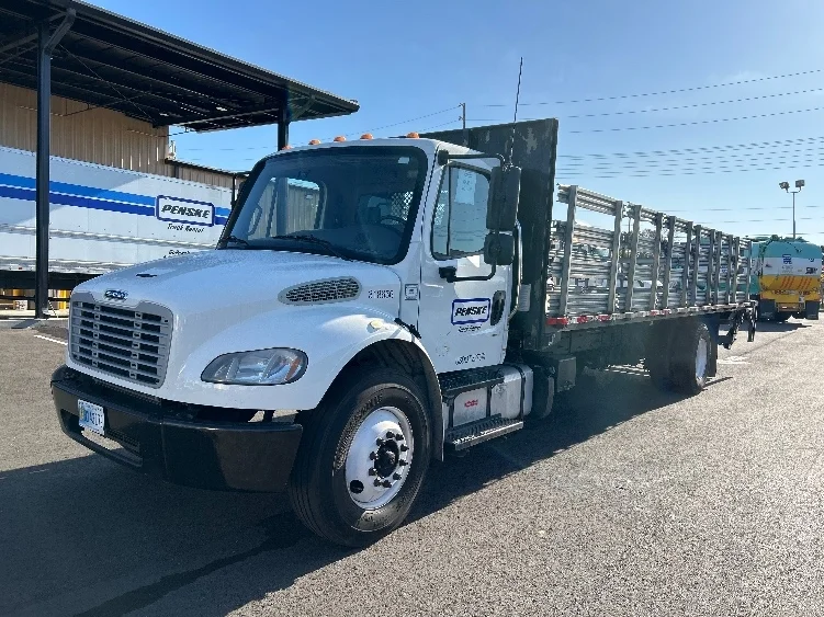 2019 Freightliner M2 106 in Bakersfield, CA — photo 3