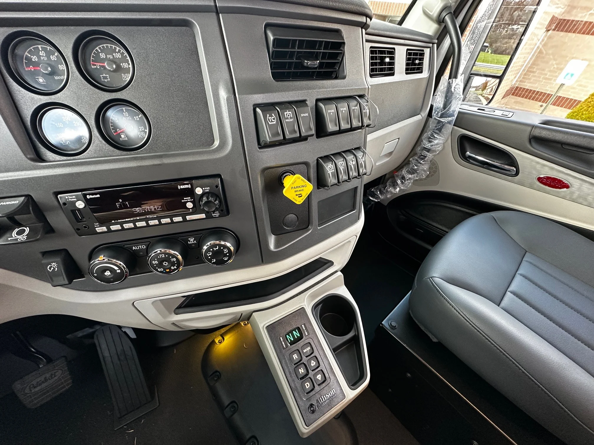 2026 Peterbilt 567 - image 2