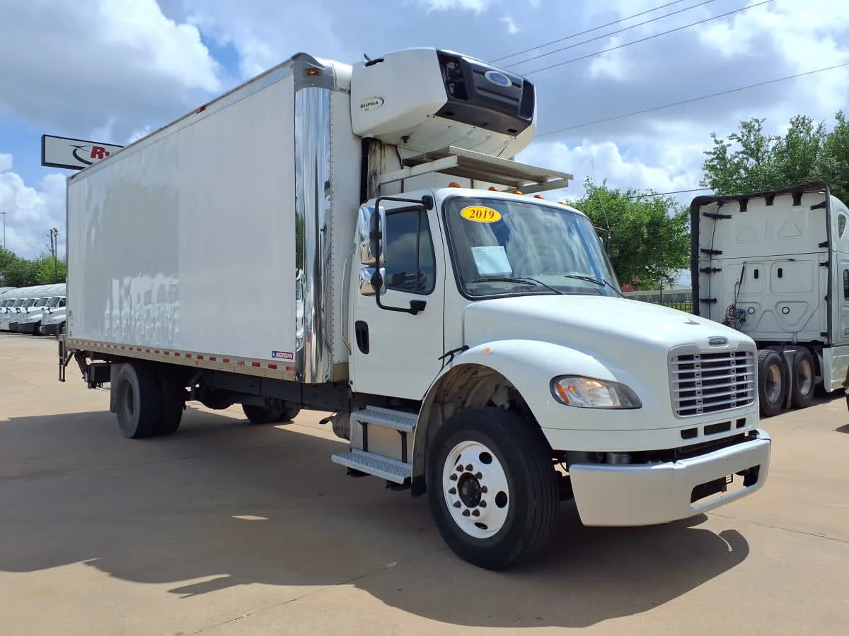 2019 Freightliner M2 106 in Houston, TX — photo 3