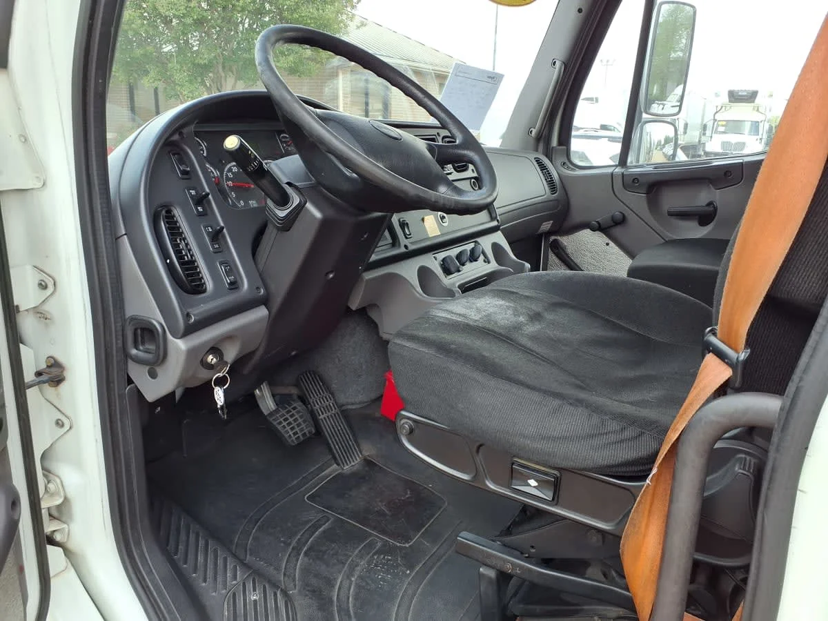 2019 Freightliner M2 106 in Houston, TX — photo 8