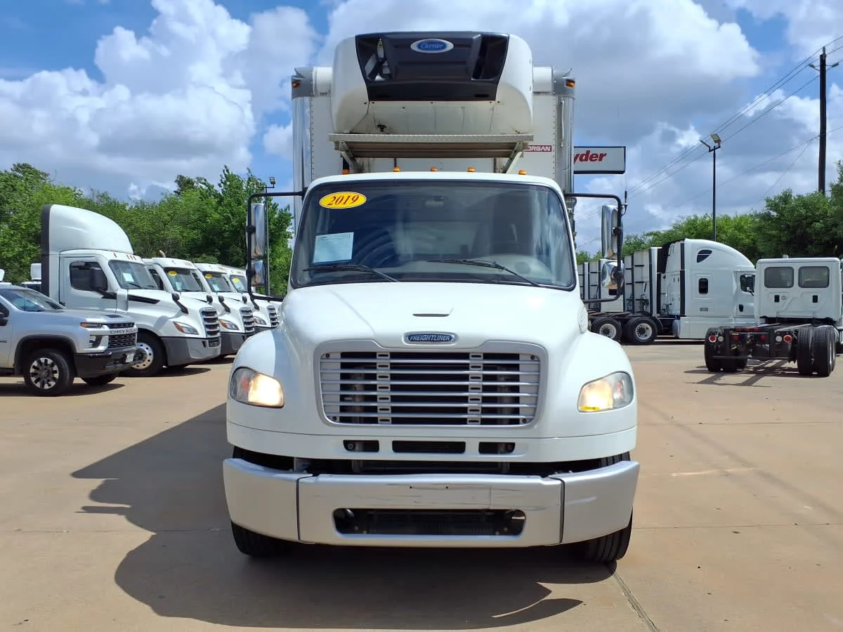 2019 Freightliner M2 106 in Houston, TX — photo 2