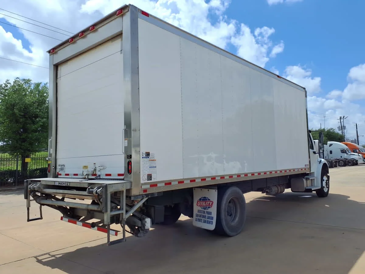 2019 Freightliner M2 106 in Houston, TX — photo 4