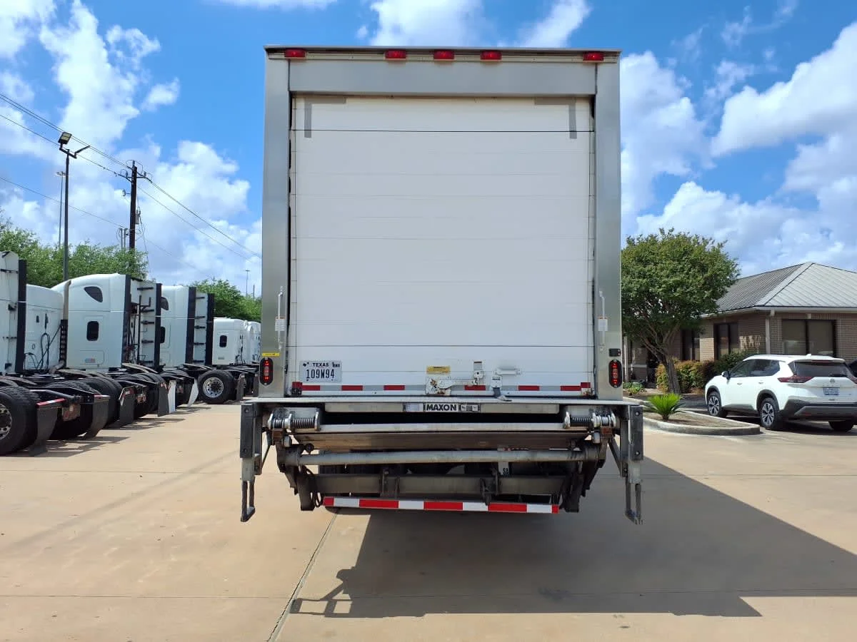 2019 Freightliner M2 106 in Houston, TX — photo 5