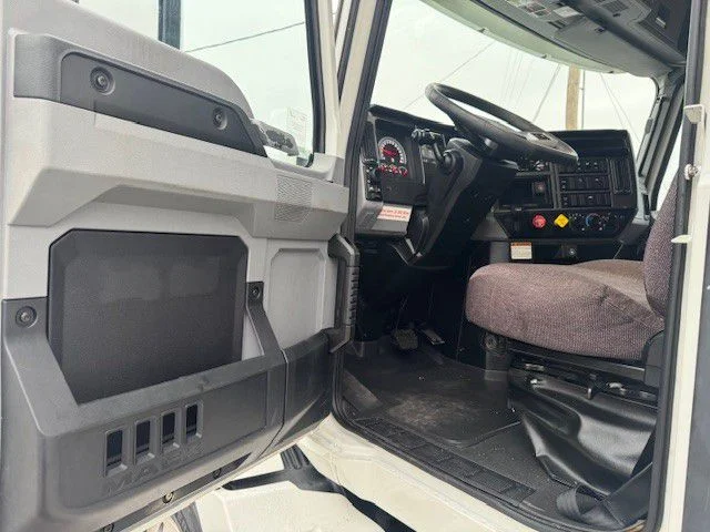 2020 Mack Anthem - image 11