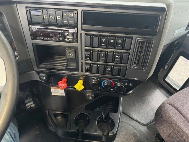 2020 Mack Anthem - image 14