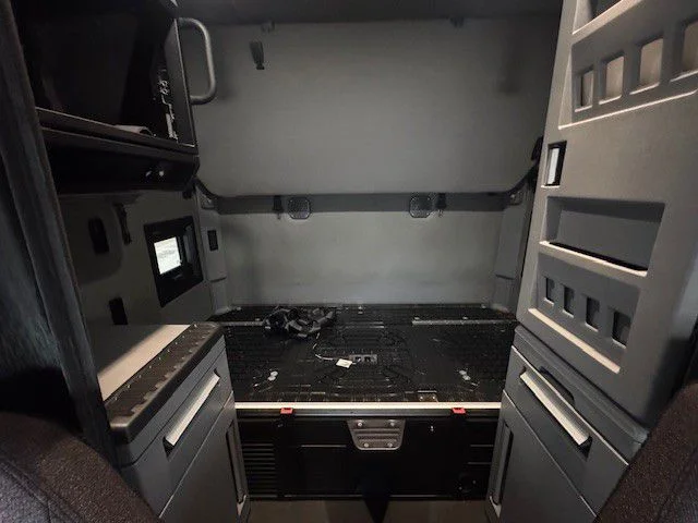 2020 Mack Anthem - image 16