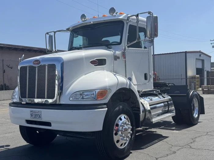 2020 Peterbilt 348 - image 2