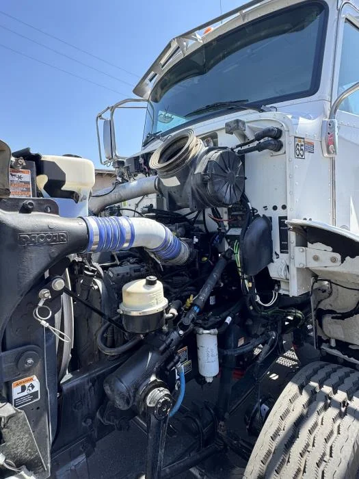 2020 Peterbilt 348 - image 10