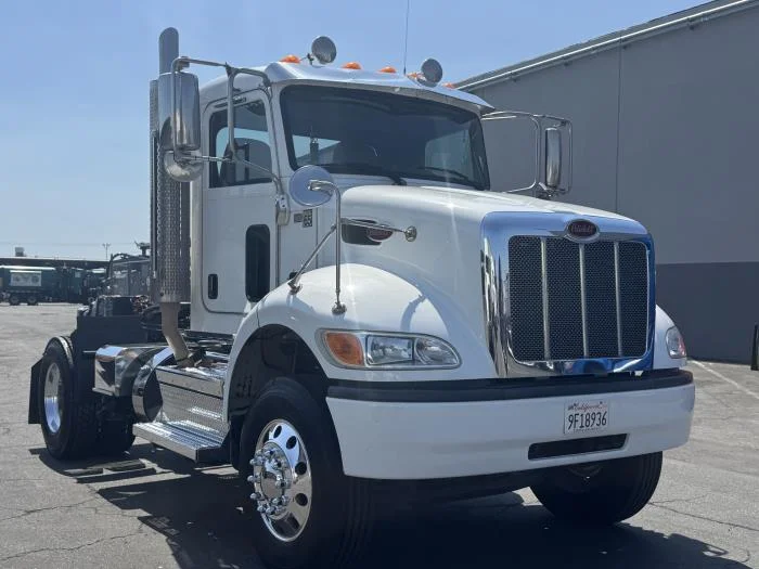 2020 Peterbilt 348 - image 4