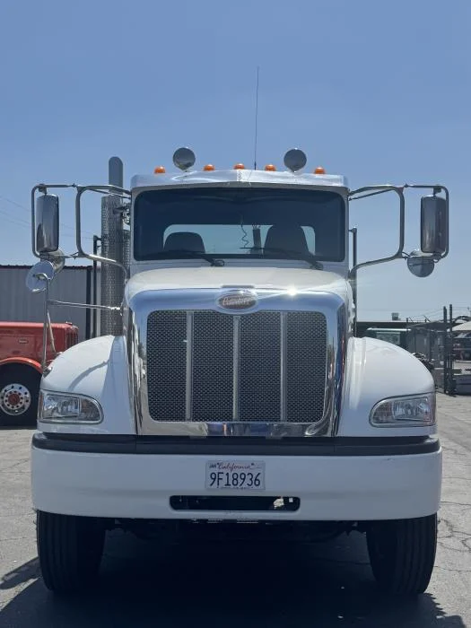 2020 Peterbilt 348 - image 3