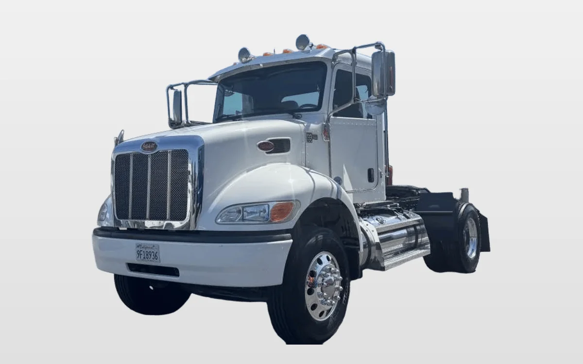 2020 Peterbilt 348 - image 1