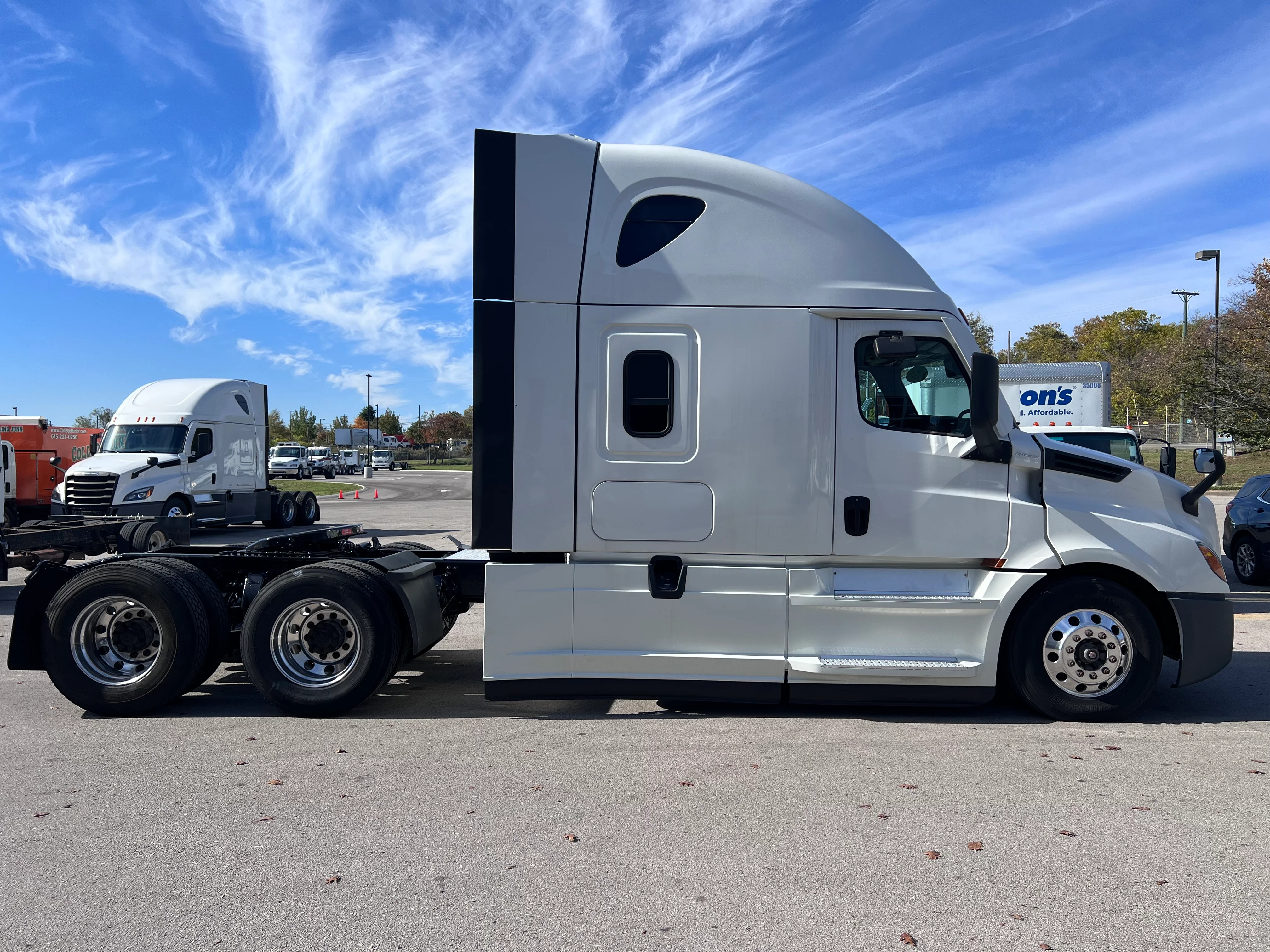 2021 Freightliner Cascadia in Nashville Isuzu, TN — photo 7