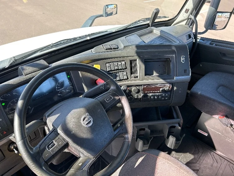 2021 Volvo VNR 640 in Phoenix, AZ — photo 10