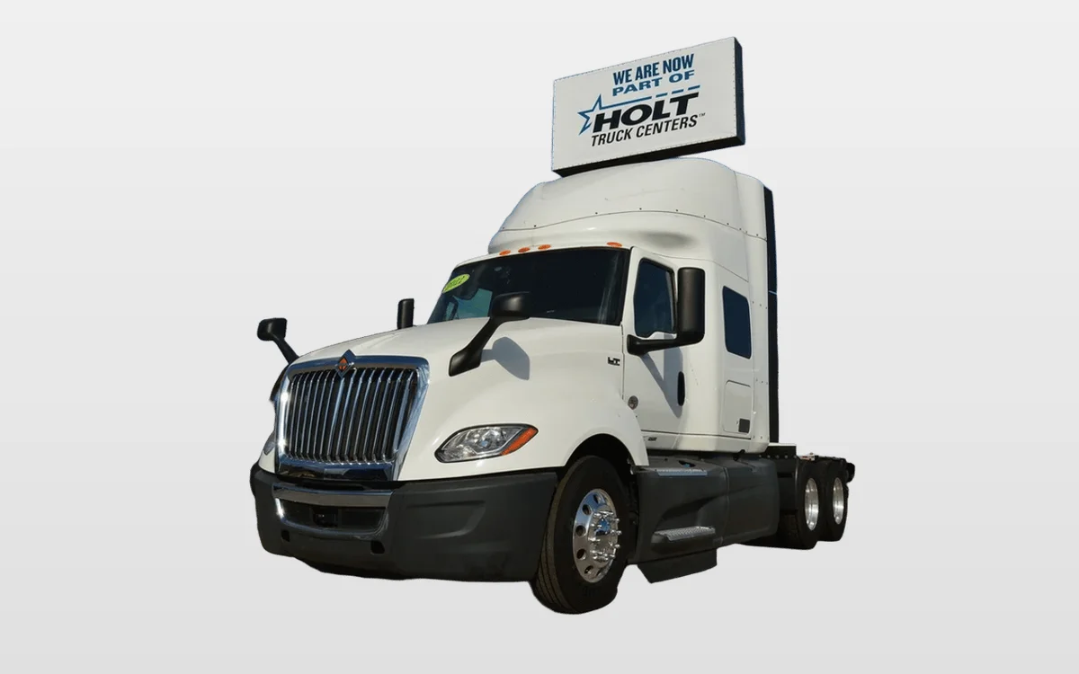 2022 International LT - image 1