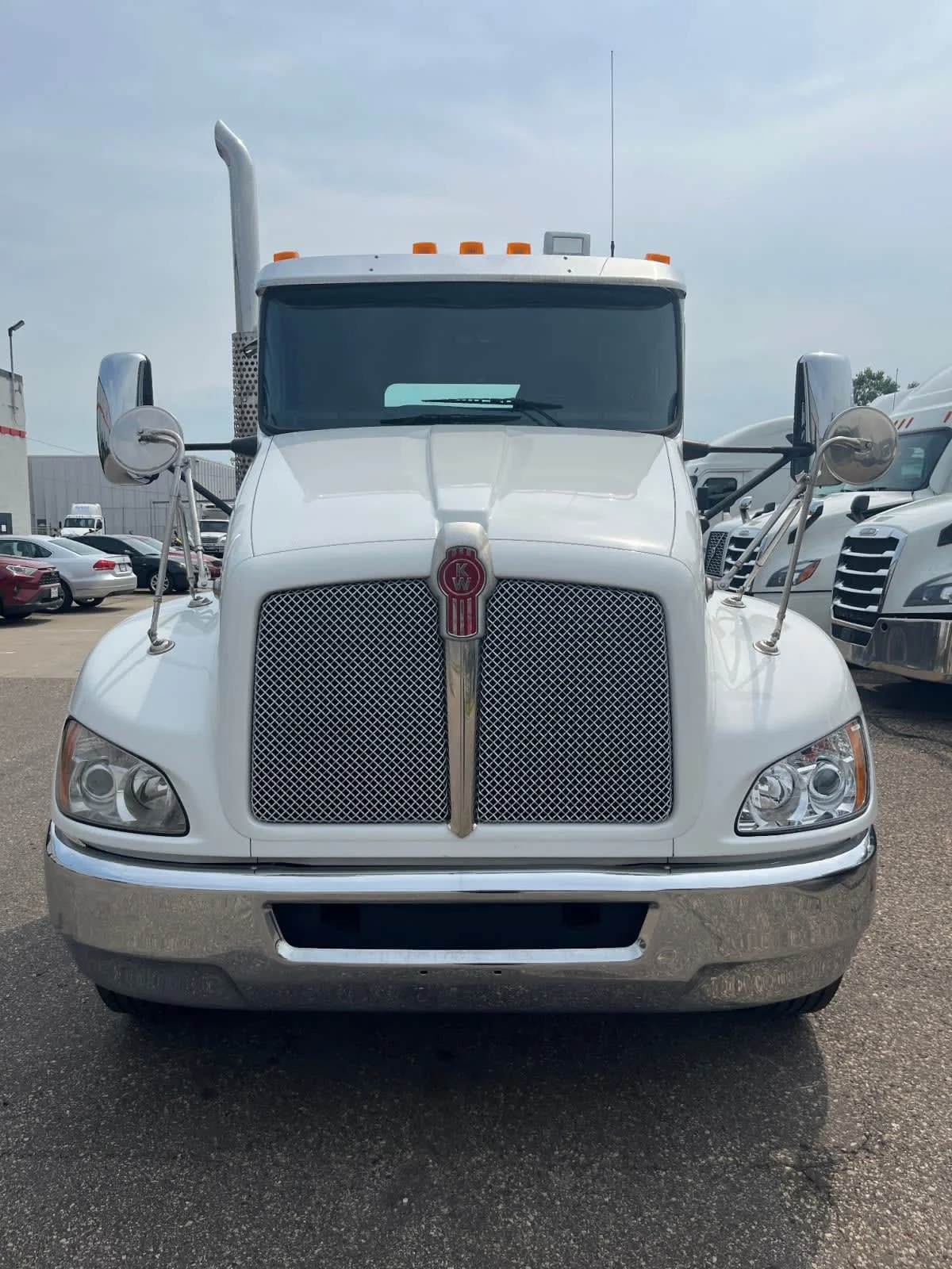 2021 Kenworth T370 in Minneapolis, MN — photo 2