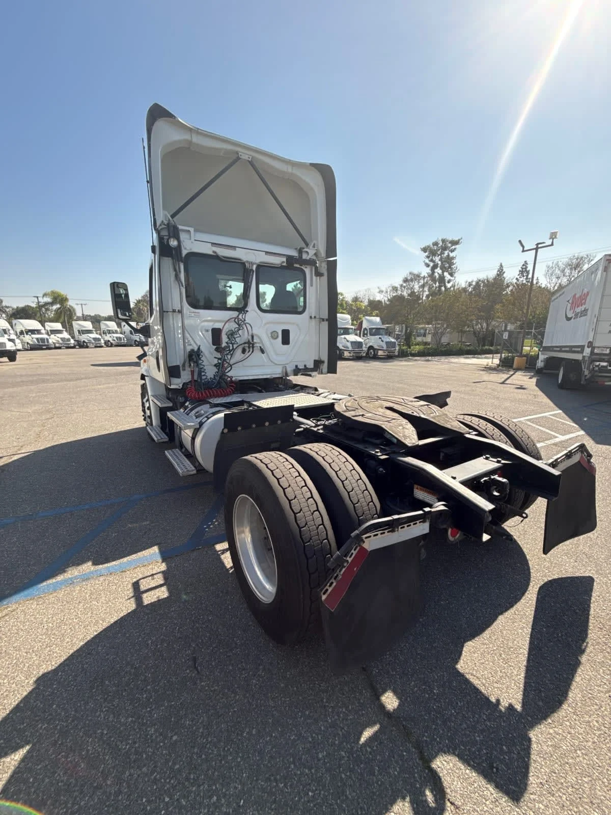 2017 Freightliner Cascadia - image 6