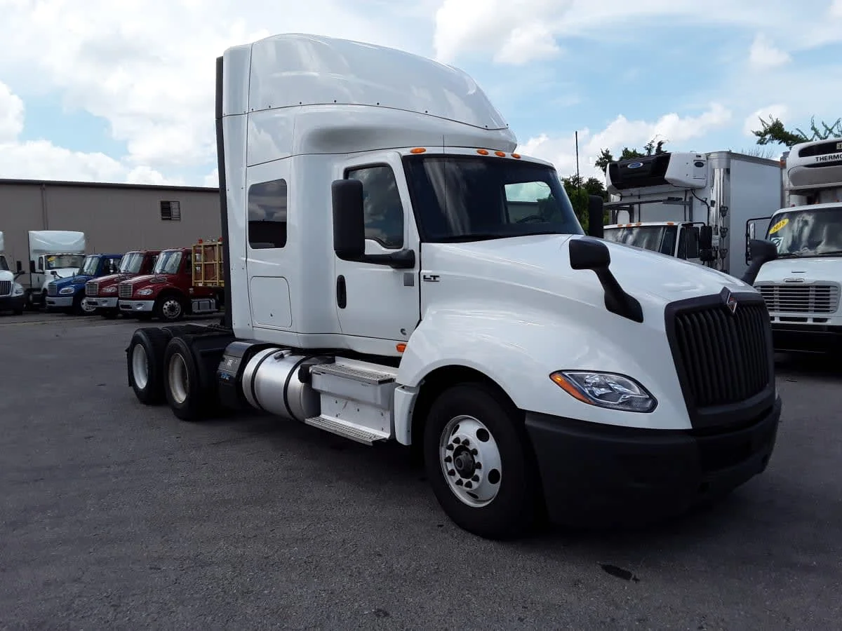 2019 International LT in La Vergne, TN — photo 3