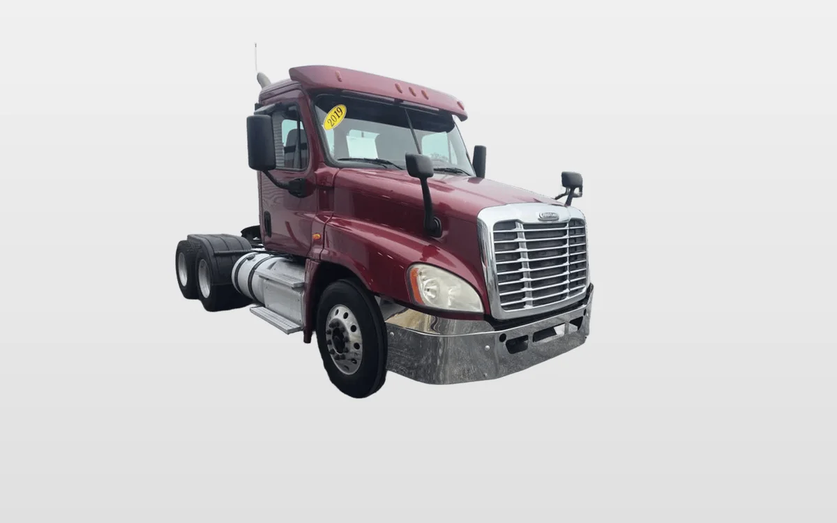 2019 Freightliner Cascadia - image 1
