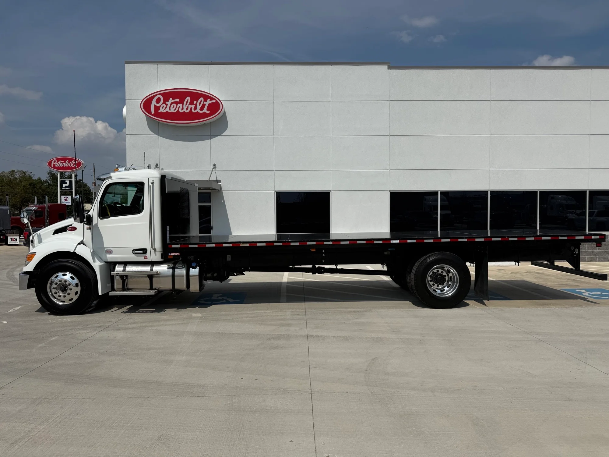 2026 Peterbilt 537 in Lowell, AR — photo 2