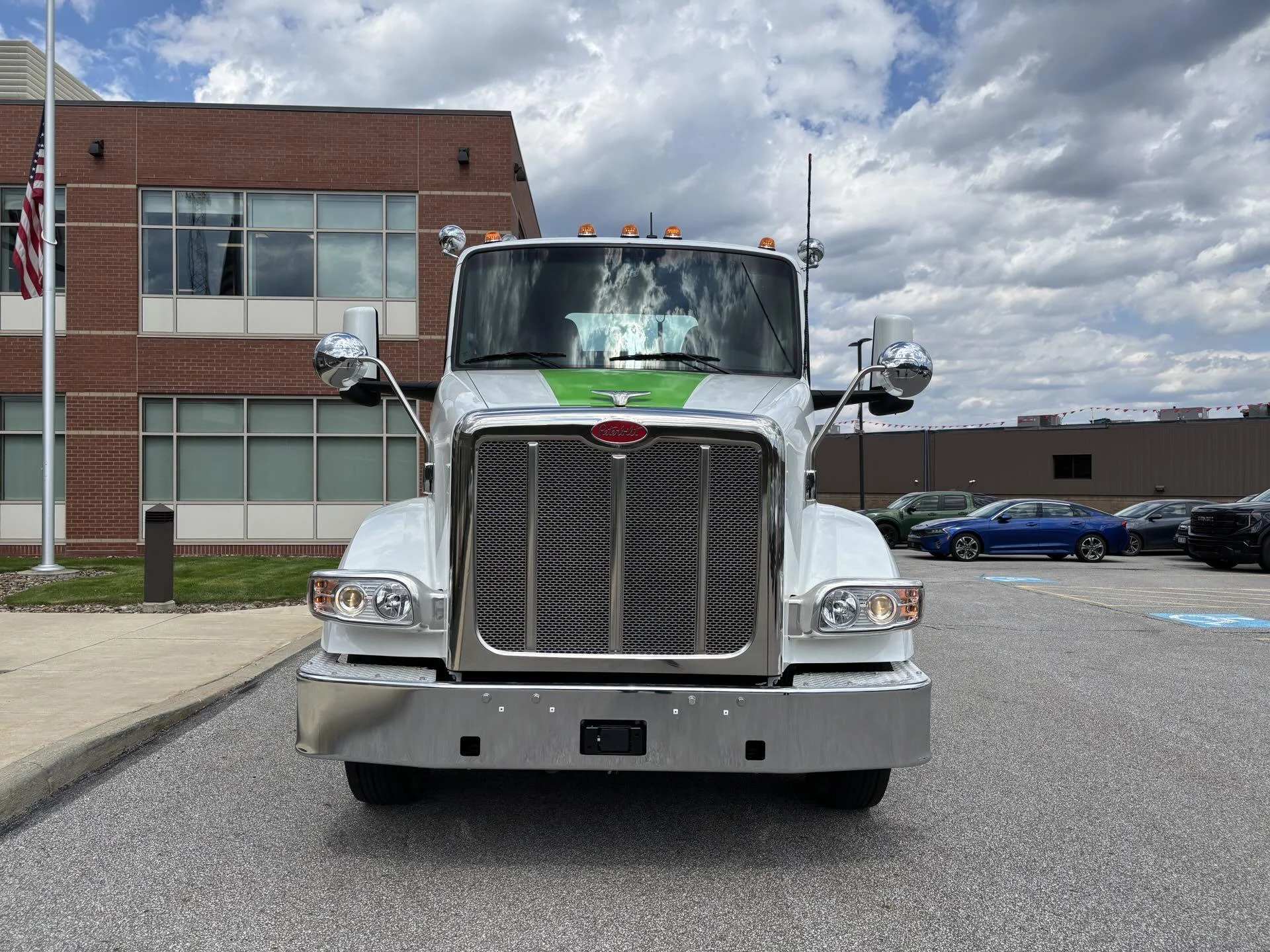2025 Peterbilt 567 in Youngstown, OH — photo 7