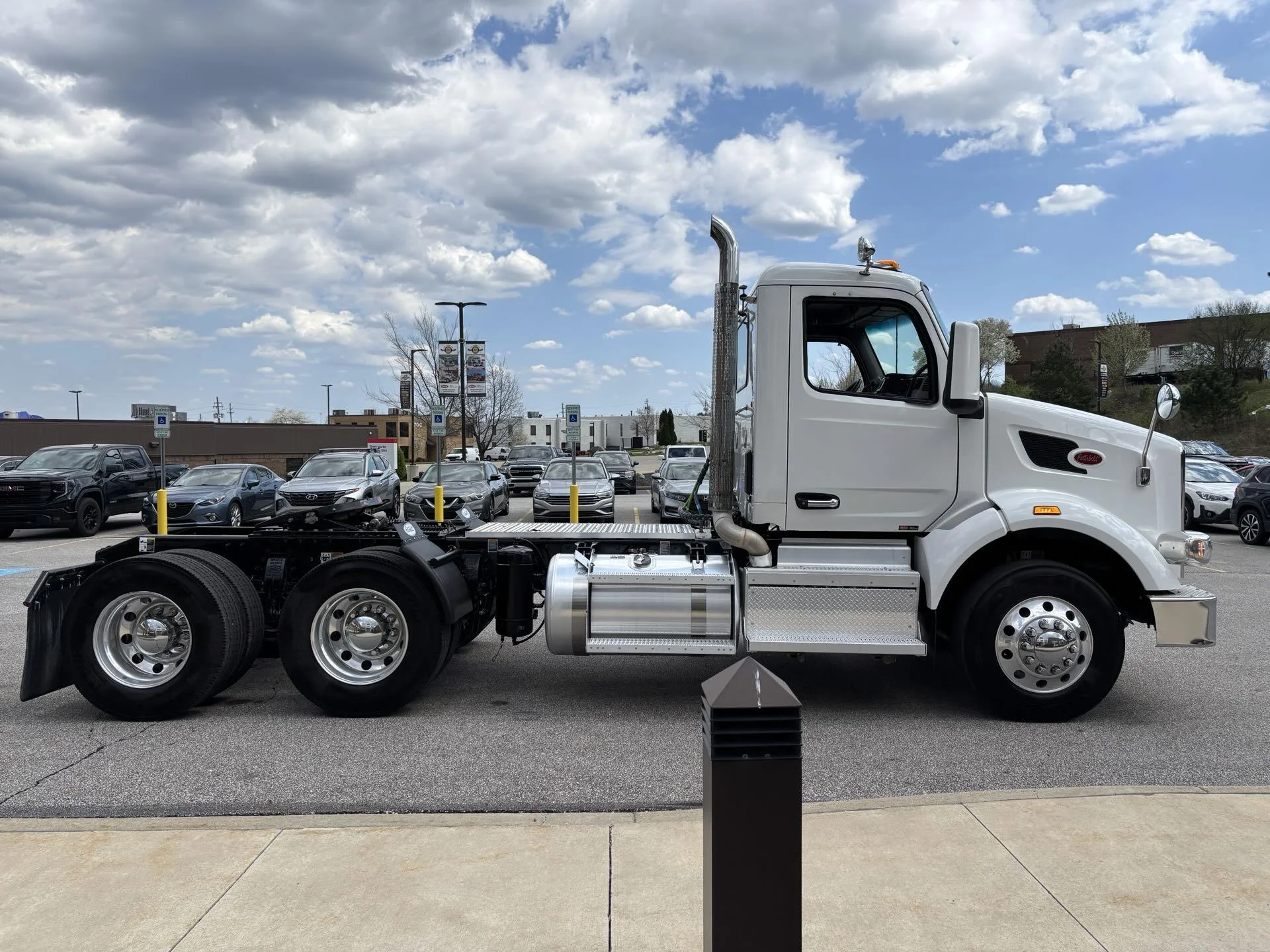 2025 Peterbilt 567 in Youngstown, OH — photo 3