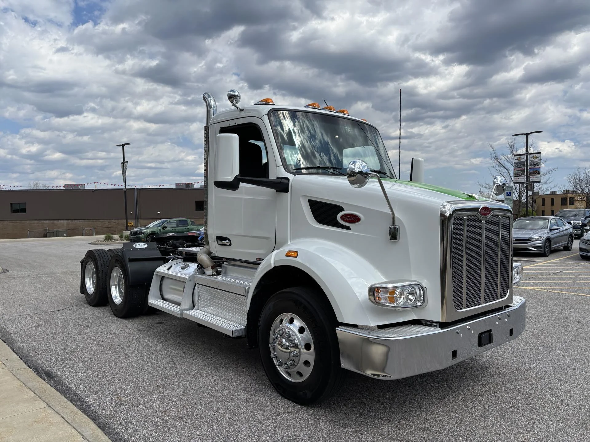 2025 Peterbilt 567 in Broadview Hts, OH