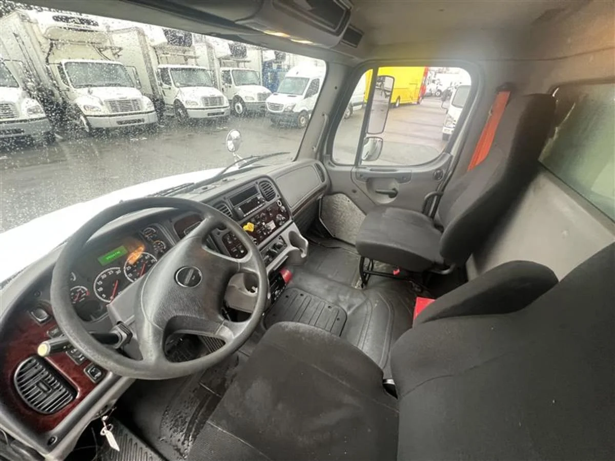 2016 Freightliner M2 106 - image 8