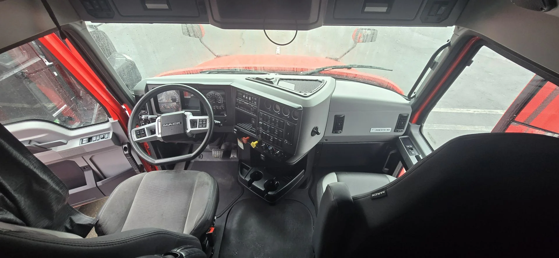 2023 Mack Anthem - image 33