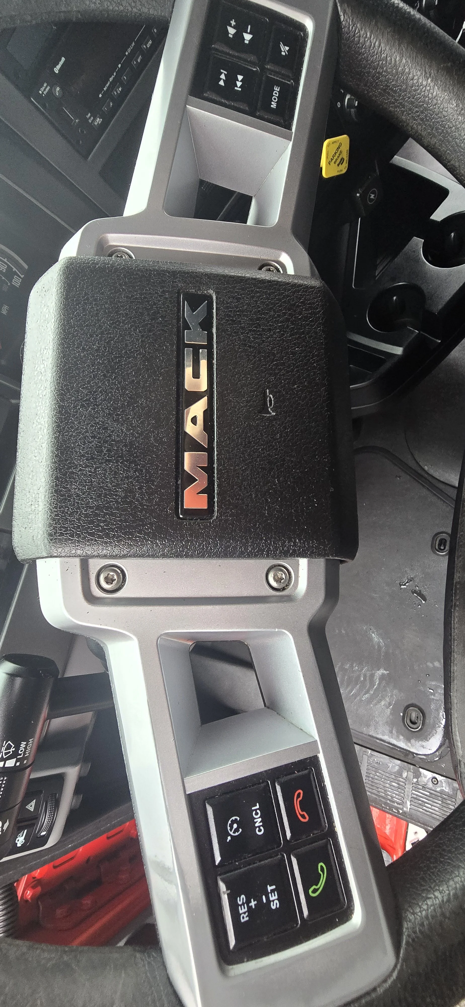 2023 Mack Anthem - image 43