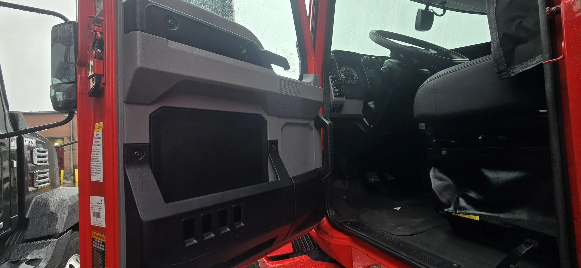 2023 Mack Anthem - image 17