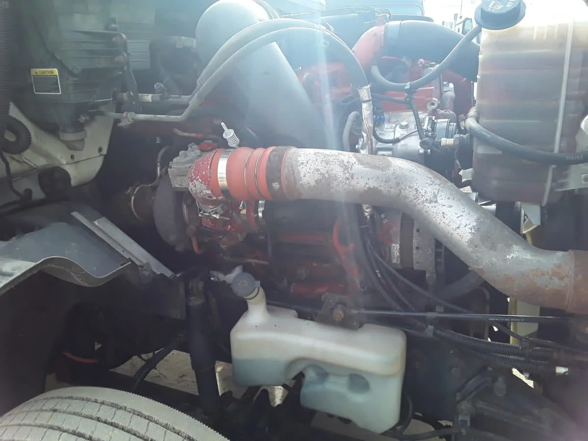 2019 International LT - image 10