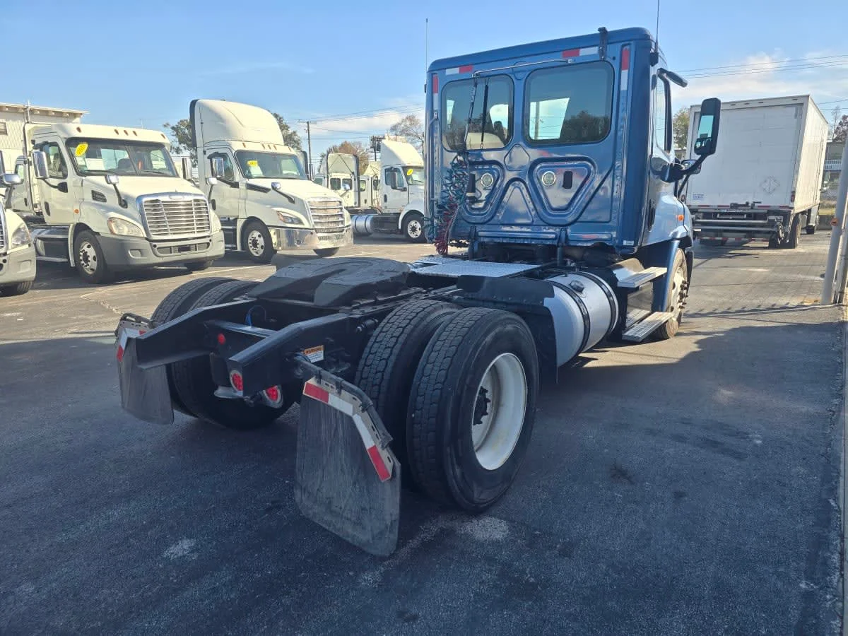 2018 Freightliner Cascadia in Tampa, FL — photo 6