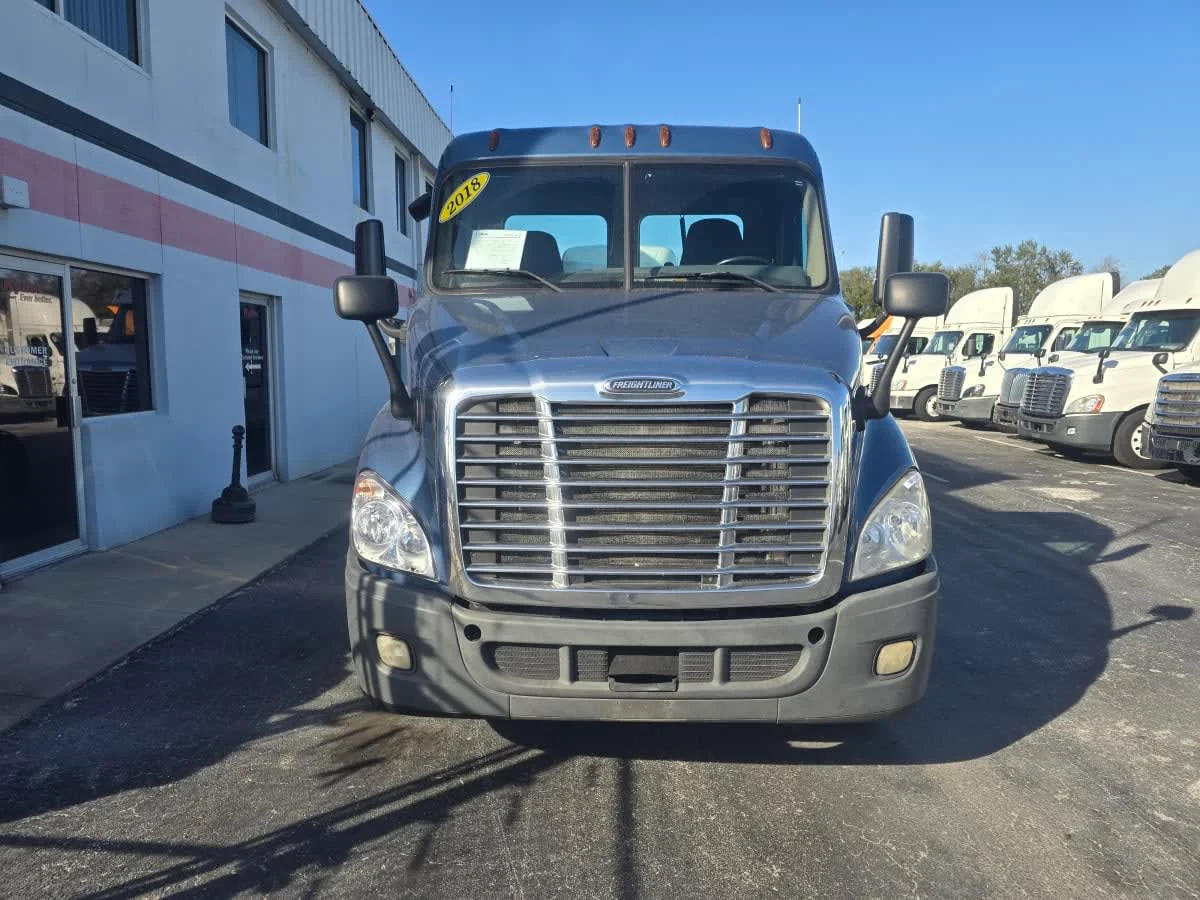 2018 Freightliner Cascadia in Tampa, FL — photo 2