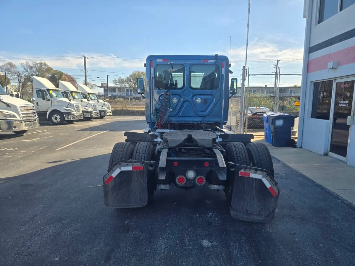 2018 Freightliner Cascadia in Tampa, FL — photo 5