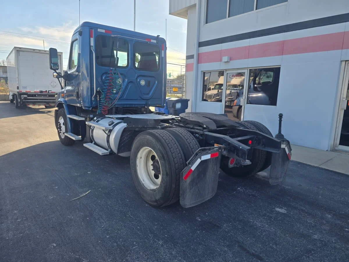 2018 Freightliner Cascadia in Tampa, FL — photo 4