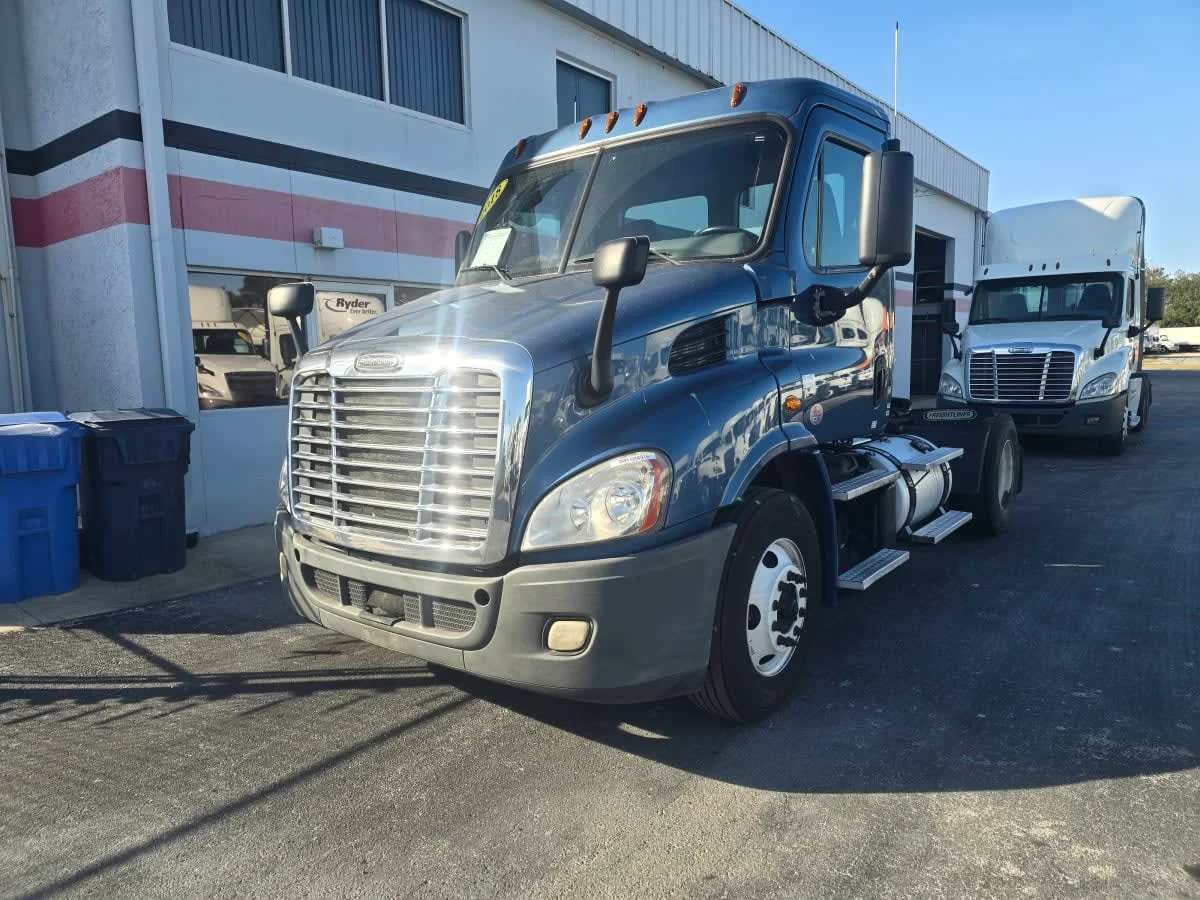2018 Freightliner Cascadia in Tampa, FL — photo 3