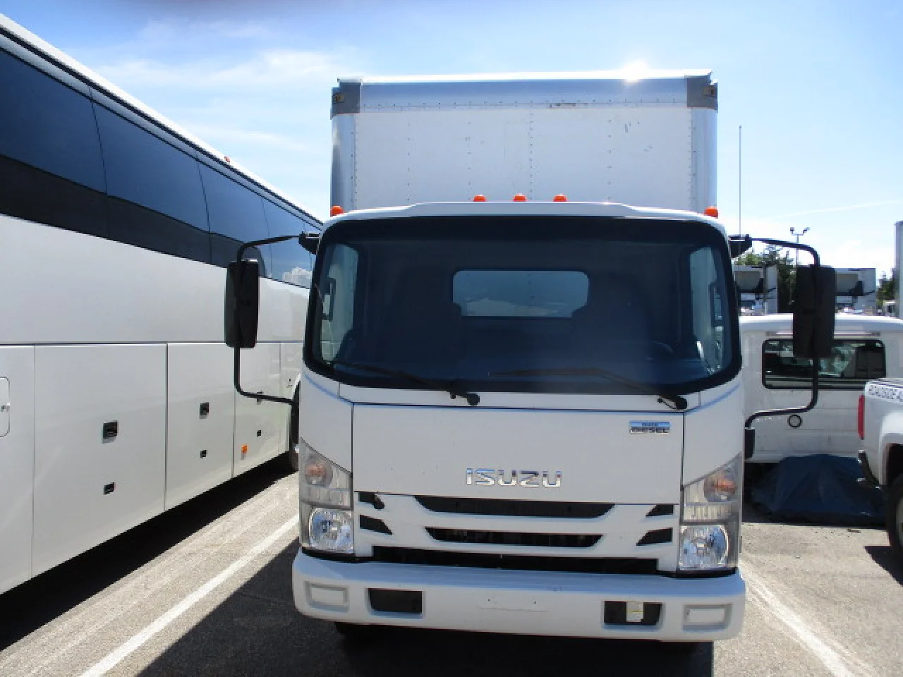 2020 Isuzu NRR in Linthicum Heights, MD — photo 2