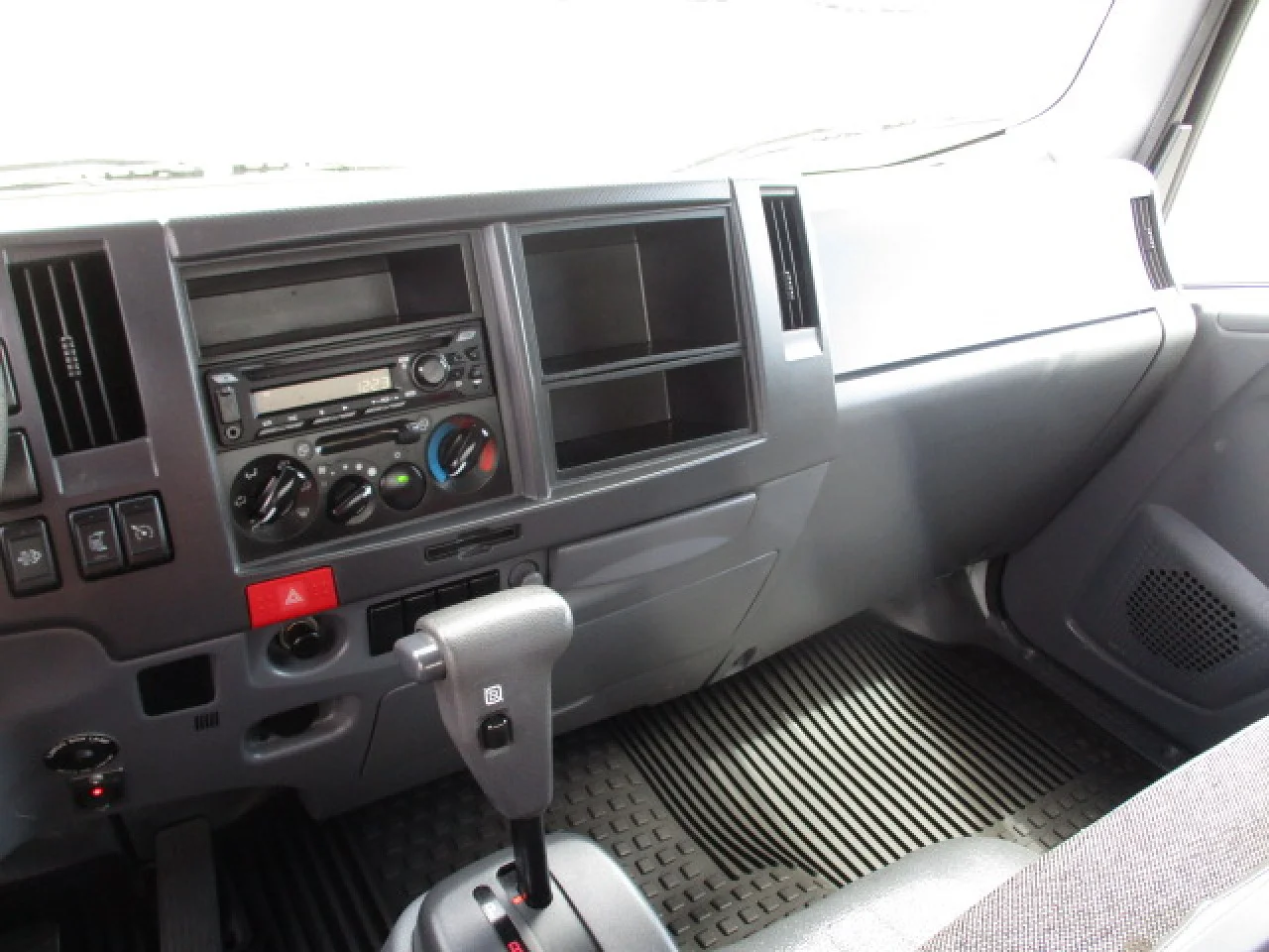 2020 Isuzu NRR in Linthicum Heights, MD — photo 19