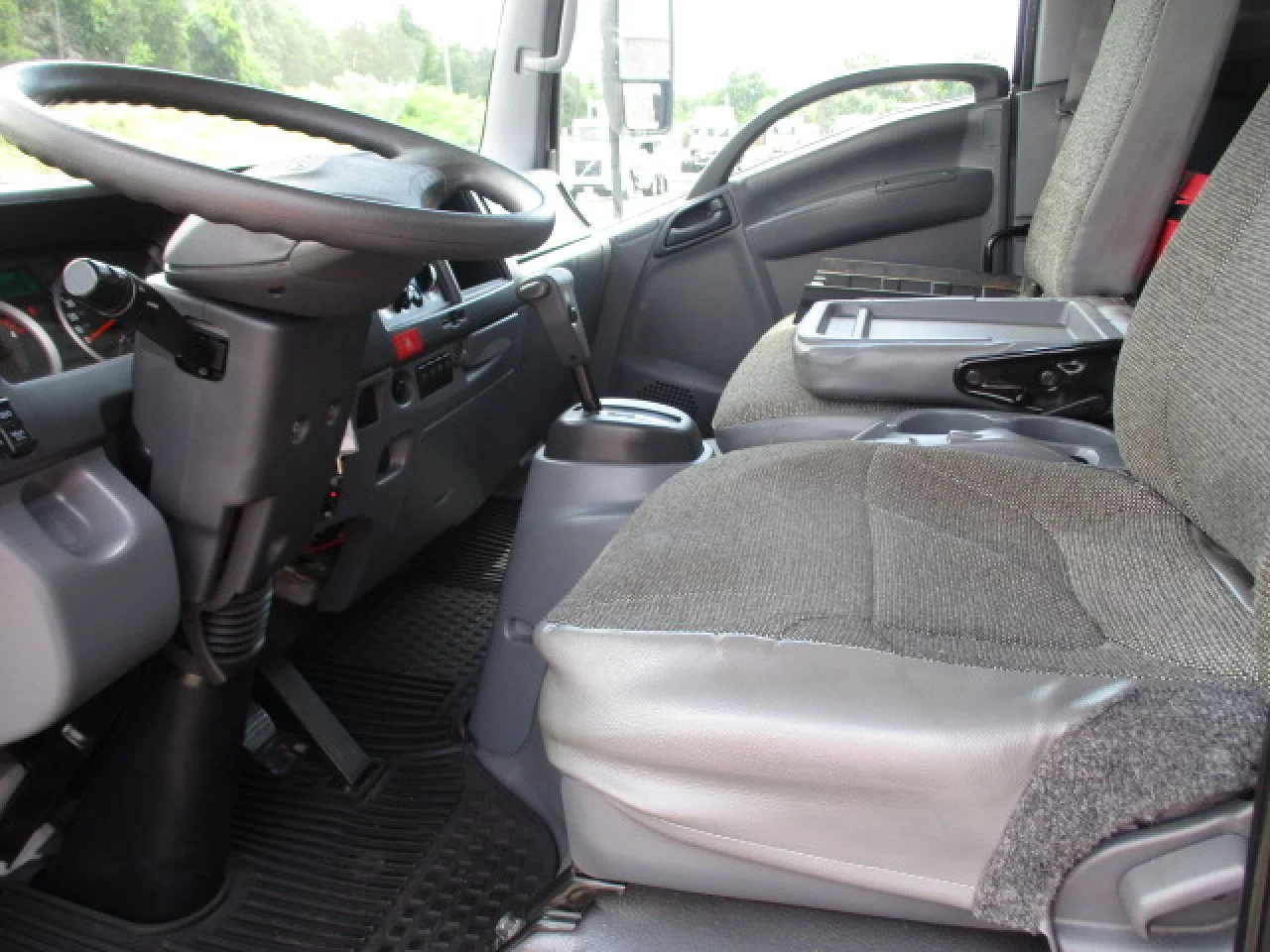 2020 Isuzu NRR in Linthicum Heights, MD — photo 14