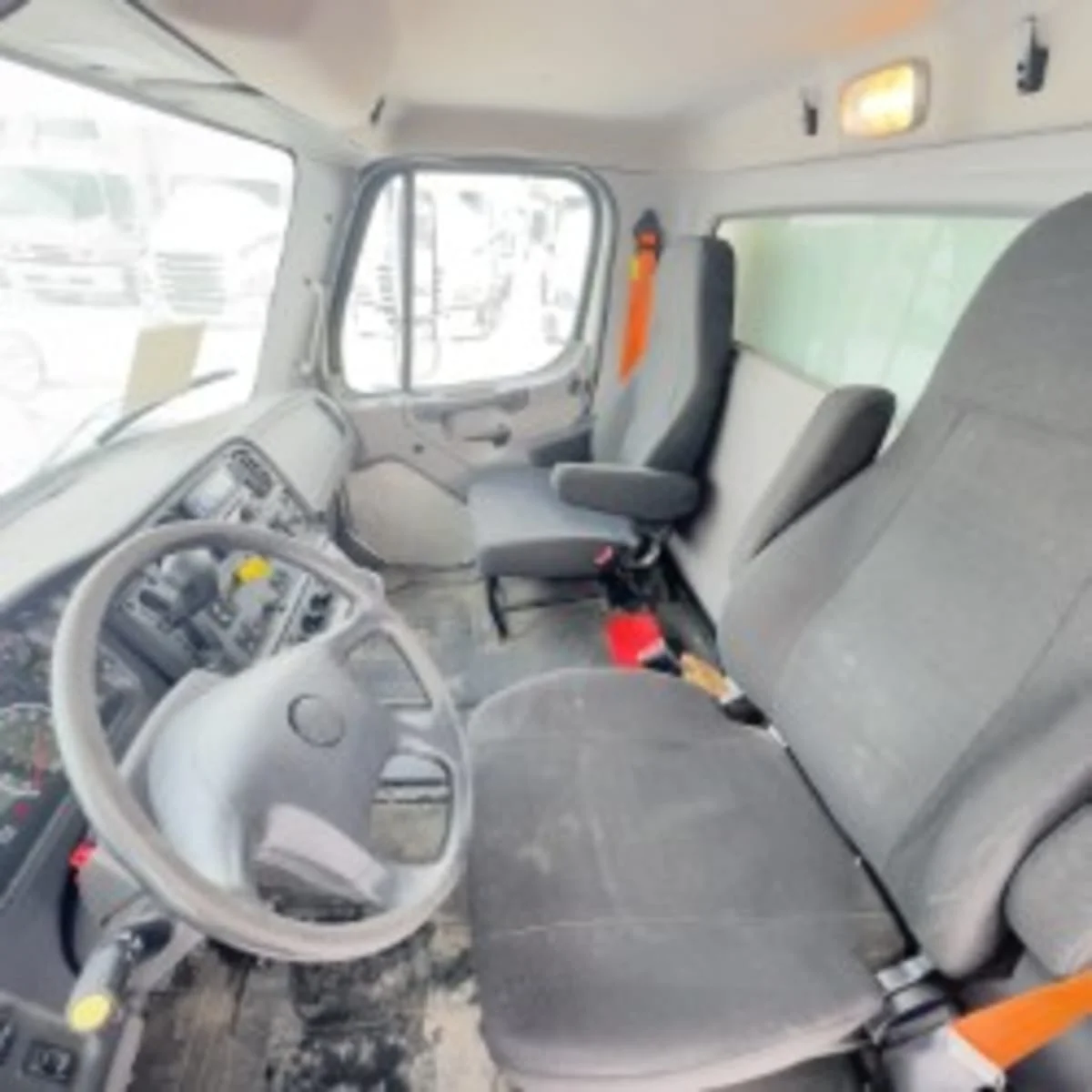 2020 Freightliner M2 106 in Syracuse, NY — photo 8
