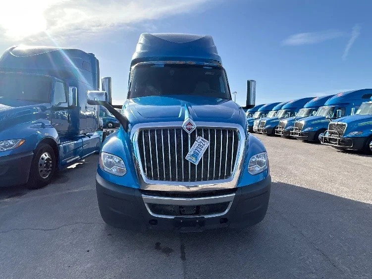 2021 International LT in El Paso, TX — photo 2