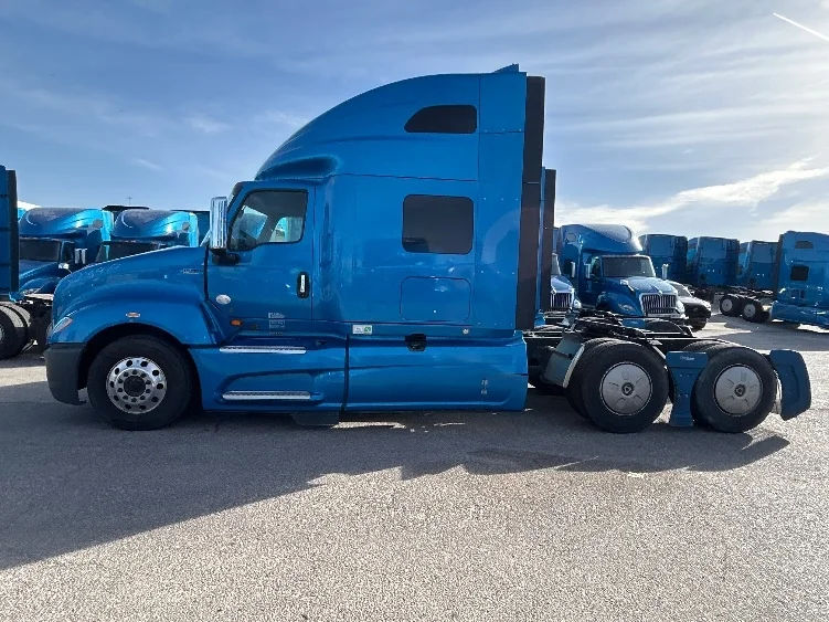 2021 International LT in El Paso, TX — photo 4