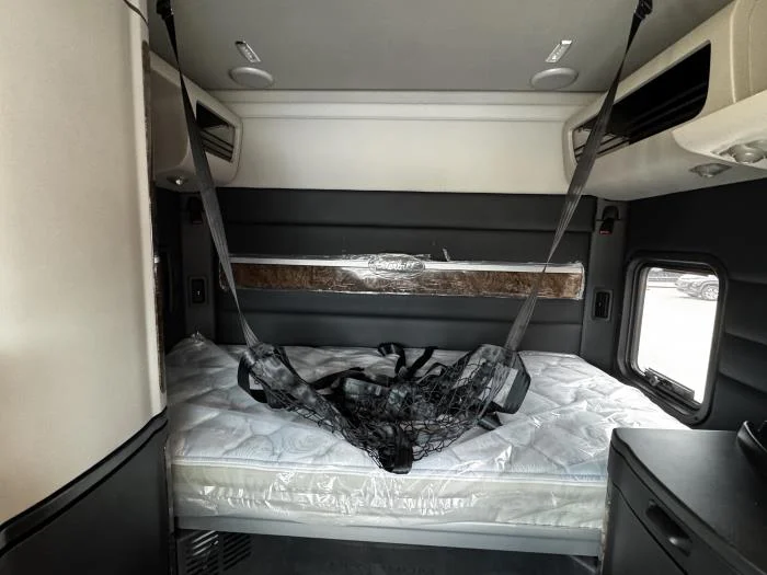 2026 Peterbilt 589 — photo 17