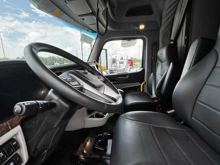 2026 Peterbilt 589 — photo 16