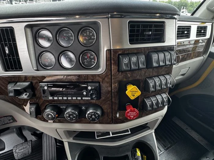 2026 Peterbilt 589 — photo 28