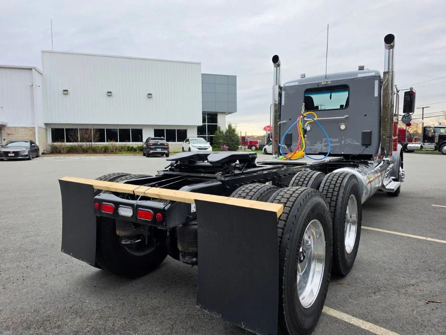 2027 Peterbilt 589 in Johnston, RI — photo 10