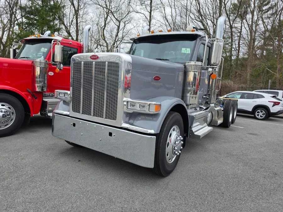 2027 Peterbilt 589 in Johnston, RI — photo 2