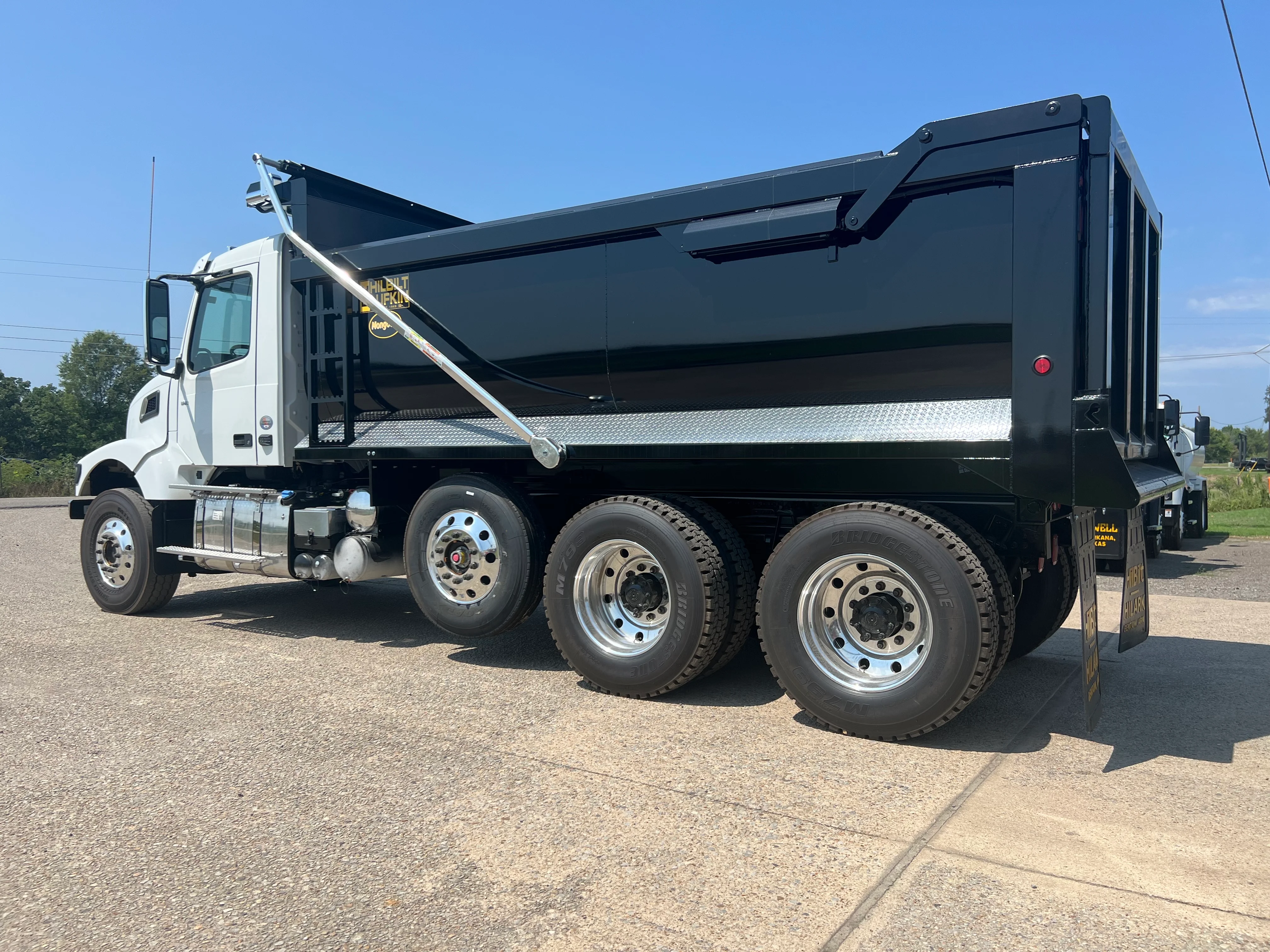 2026 Volvo VHD 300 in Odessa, TX — photo 6