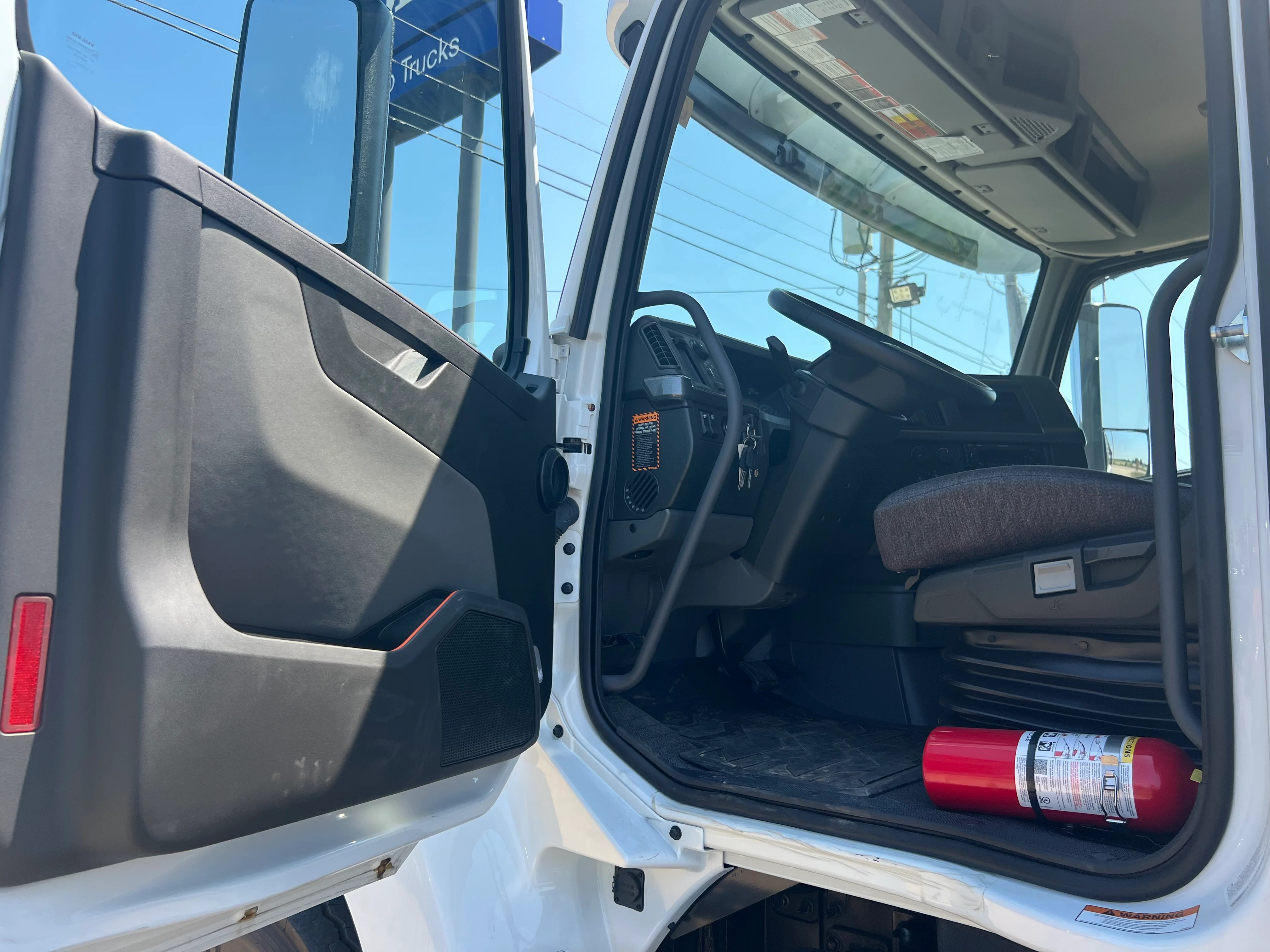 2026 Volvo VHD 300 in Odessa, TX — photo 4